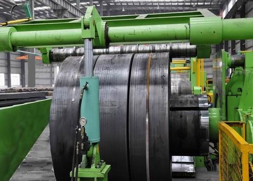 دستگاه خط برش فولاد کربنی CNC 1600×6 میلی متر دستگاه برش فولادی 50 متر در دقیقه