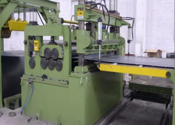 دستگاه خط برش فولاد کربنی CNC 1600×6 میلی متر دستگاه برش فولادی 50 متر در دقیقه